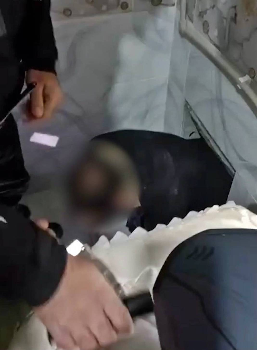 Firari hükümlü, ev baskınında öyle bir yerden çıktı ki polisler şaştı kaldı! Film sahnelerini aratmadı 3